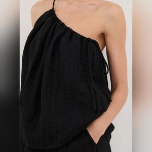 DISSH Black One-Shoulder Top